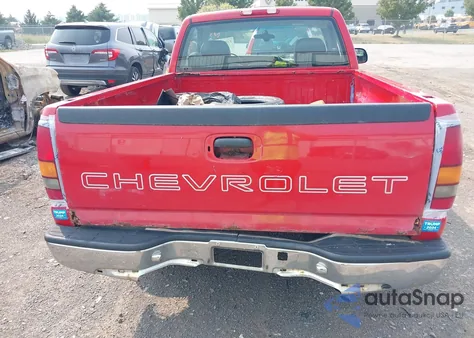 2000 Chevrolet Silverado 1500 z USA, uszkodzony, nr VIN 1GCEC14W0YZ292676